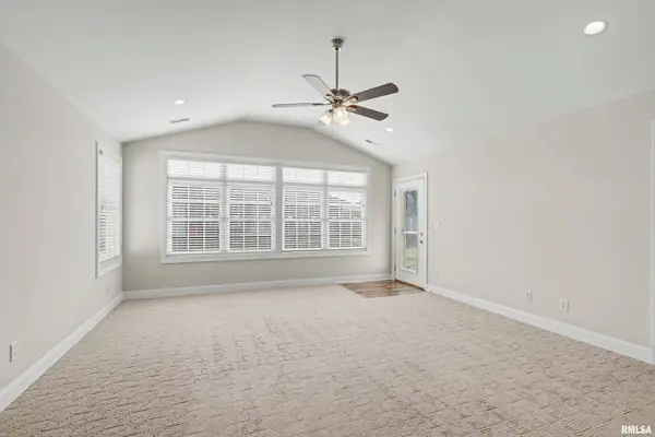 1306 Winsor DR, Quincy, IL 62305