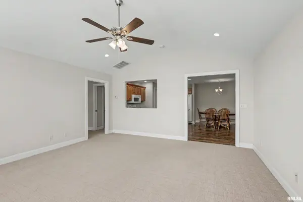 1306 Winsor DR, Quincy, IL 62305