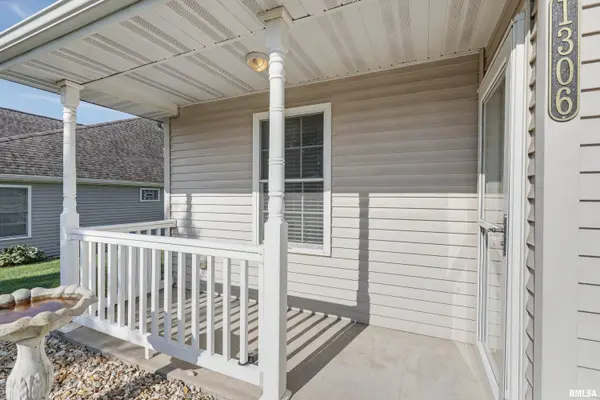 1306 Winsor DR, Quincy, IL 62305