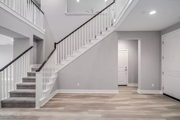 25051 Hidden Willow CIR, Santa Clarita, CA 91387