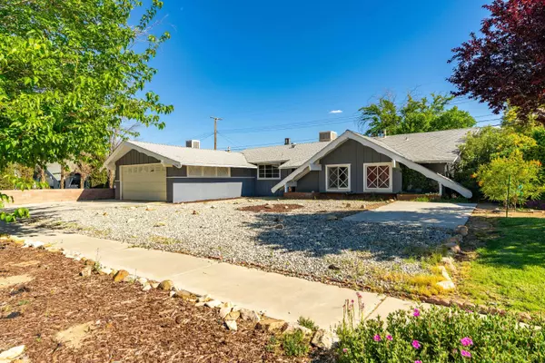 1138 E Avenue J4, Lancaster, CA 93535
