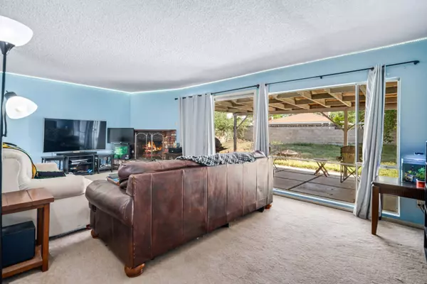 1138 E Avenue J4, Lancaster, CA 93535