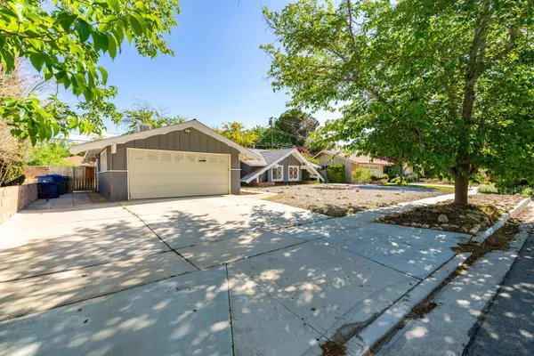 1138 E Avenue J4, Lancaster, CA 93535
