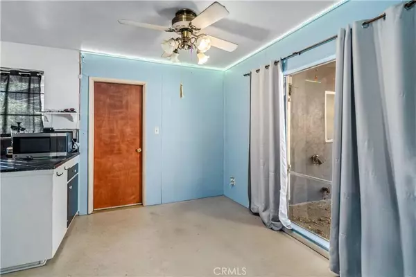 1138 E Avenue J4, Lancaster, CA 93535