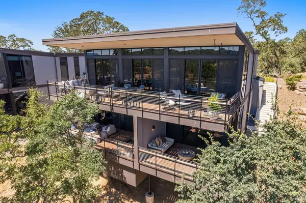 160 Woodlands DR SE, Healdsburg, CA 95448