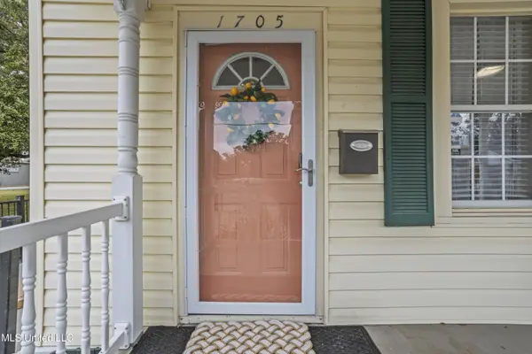 1705 Government Street, Ocean Springs, MS 39564