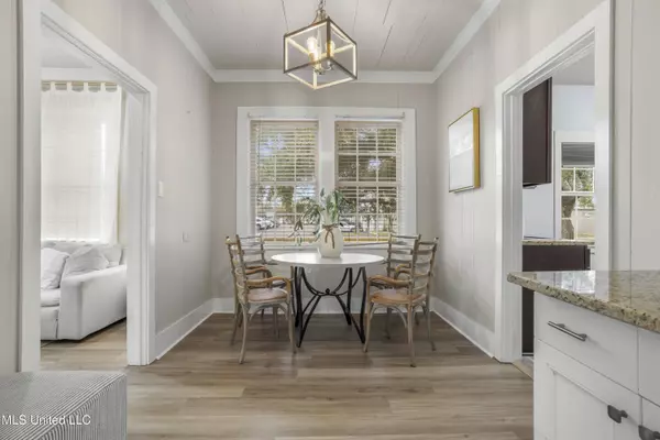 1705 Government Street, Ocean Springs, MS 39564