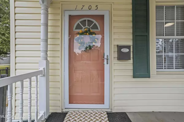 1705 Government Street, Ocean Springs, MS 39564