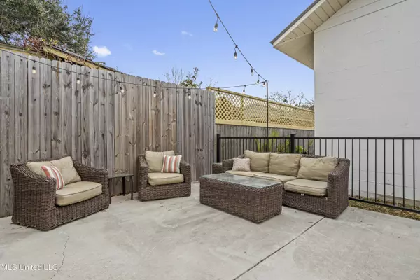 1705 Government Street, Ocean Springs, MS 39564