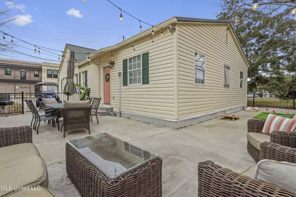 1705 Government Street, Ocean Springs, MS 39564