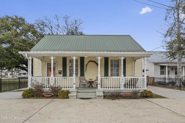 1705 Government Street, Ocean Springs, MS 39564