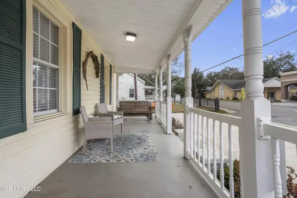 1705 Government Street, Ocean Springs, MS 39564