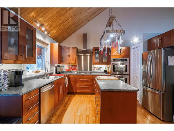 2104 Country Woods Road, Sorrento, BC V0E2W1