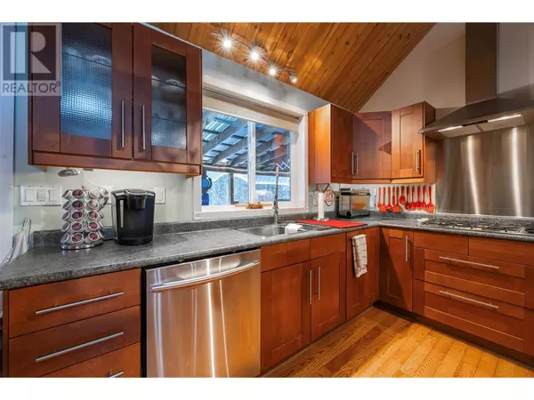 2104 Country Woods Road, Sorrento, BC V0E2W1