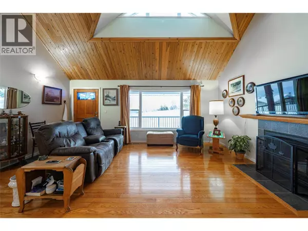 2104 Country Woods Road, Sorrento, BC V0E2W1