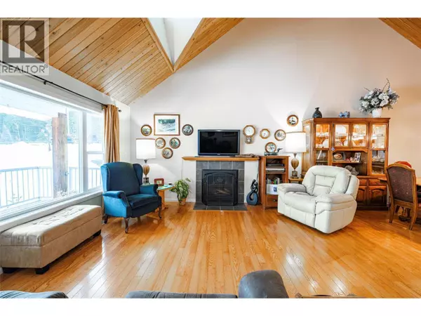 2104 Country Woods Road, Sorrento, BC V0E2W1