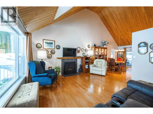 2104 Country Woods Road, Sorrento, BC V0E2W1