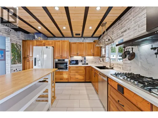 3690 Southview Road, Tappen, BC V0E2X1