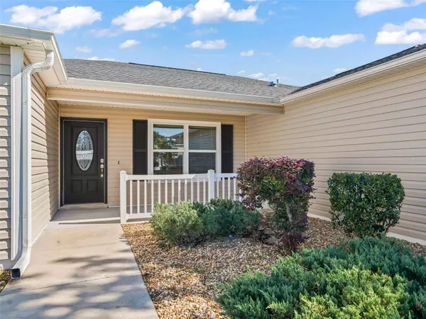 828 SILVER OAK AVE, Lady Lake, FL 32159