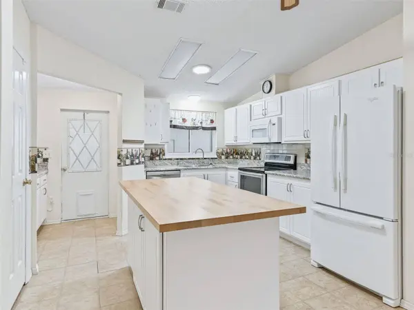 920 SAINT ANDREWS BLVD, Lady Lake, FL 32159