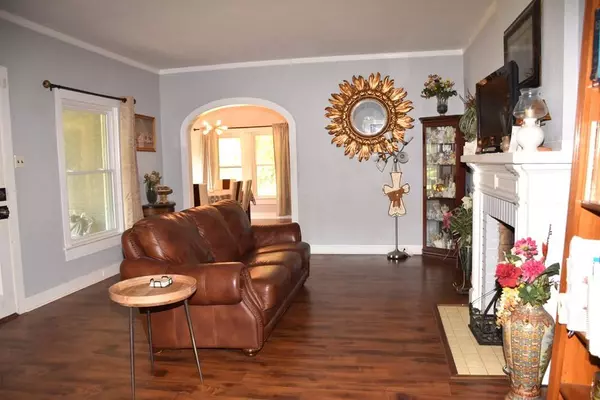 1107 E Lamar ST, Palestine, TX 75801