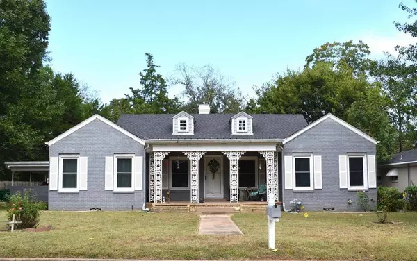 1107 E Lamar ST, Palestine, TX 75801