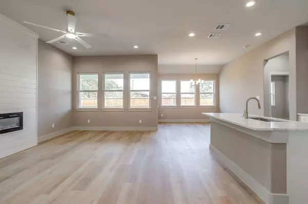 900 Cope Street, Mansfield, TX 76065