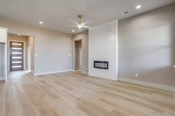 900 Cope Street, Mansfield, TX 76065