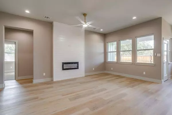 900 Cope Street, Mansfield, TX 76065