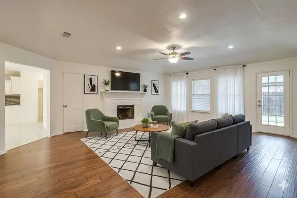 701 Stonebrooke Drive, Burleson, TX 76028