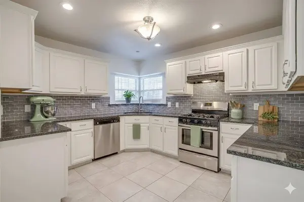 701 Stonebrooke Drive, Burleson, TX 76028