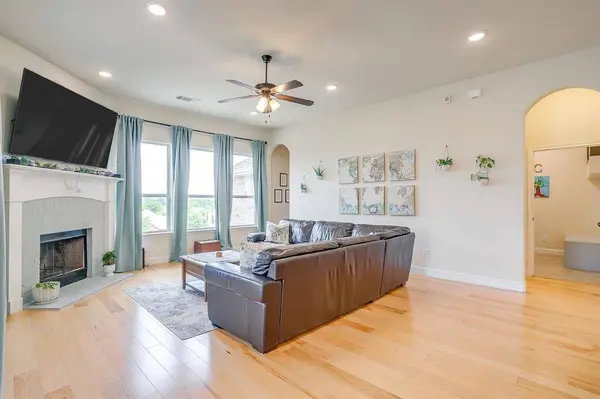 416 Bluffside Trail, Benbrook, TX 76126