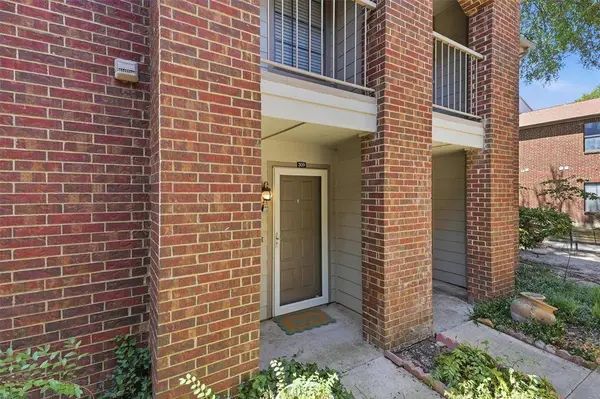 3201 Donnelly Circle #309, Fort Worth, TX 76107