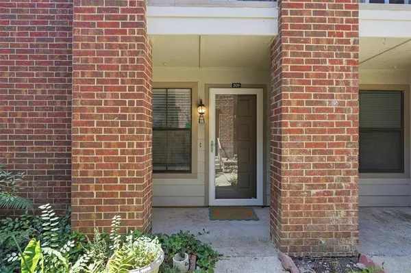 3201 Donnelly Circle #309, Fort Worth, TX 76107