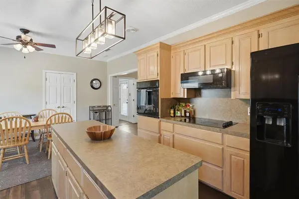 7501 Meadowside Road, Fort Worth, TX 76132