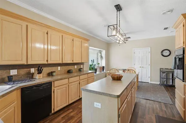 7501 Meadowside Road, Fort Worth, TX 76132
