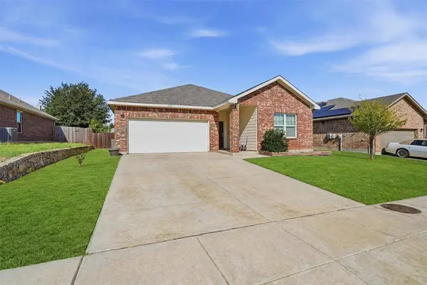 540 S Heights Drive, Crowley, TX 76036