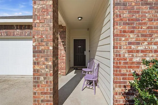 540 S Heights Drive, Crowley, TX 76036