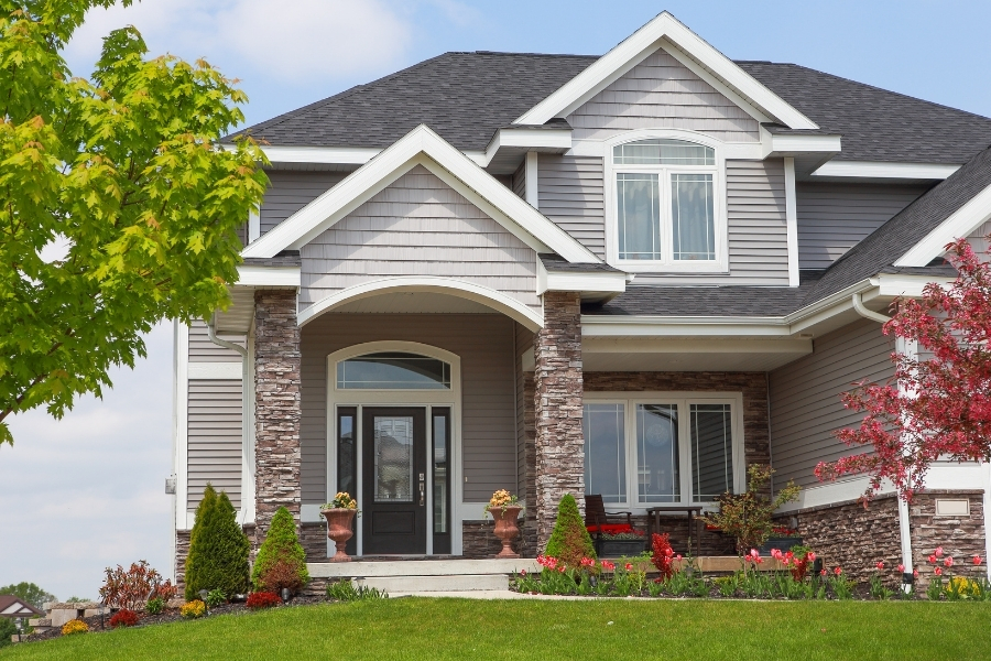 Residential home illustrating asking price, buyer offers, and appraised value