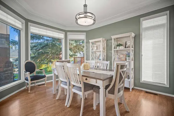 67 Valley Ridge GN NW, Calgary, AB T3B 5L5