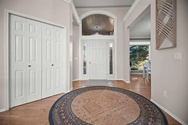 67 Valley Ridge GN NW, Calgary, AB T3B 5L5