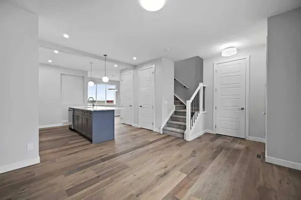 25 Southborough LN, Cochrane, AB T4C 3J4