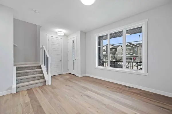 25 Southborough LN, Cochrane, AB T4C 3J4