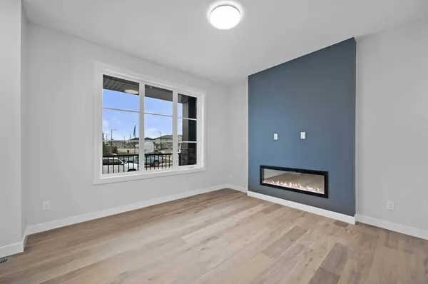 25 Southborough LN, Cochrane, AB T4C 3J4