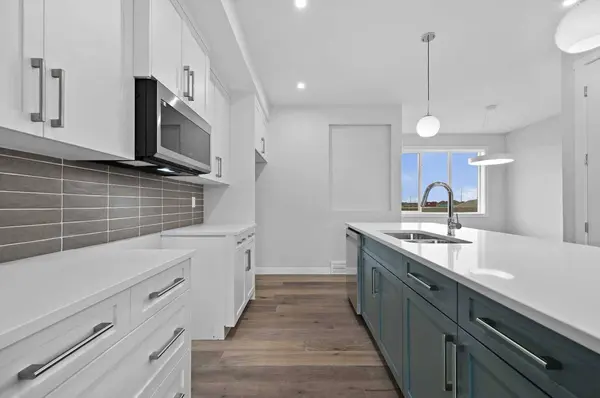 25 Southborough LN, Cochrane, AB T4C 3J4