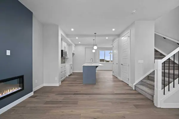 25 Southborough LN, Cochrane, AB T4C 3J4