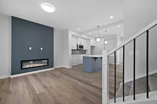 25 Southborough LN, Cochrane, AB T4C 3J4