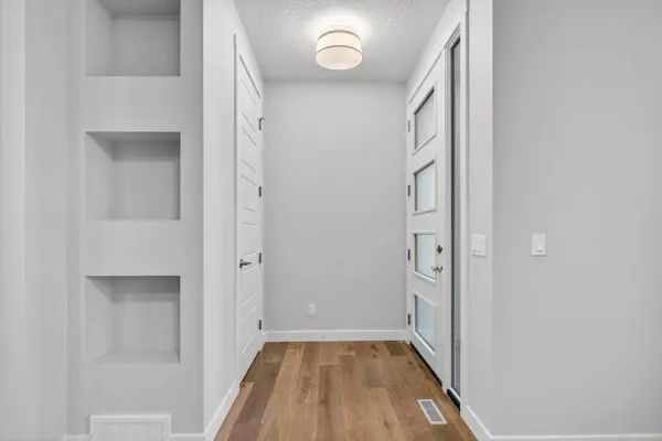 41 Southborough LN, Cochrane, AB T4C 2S6