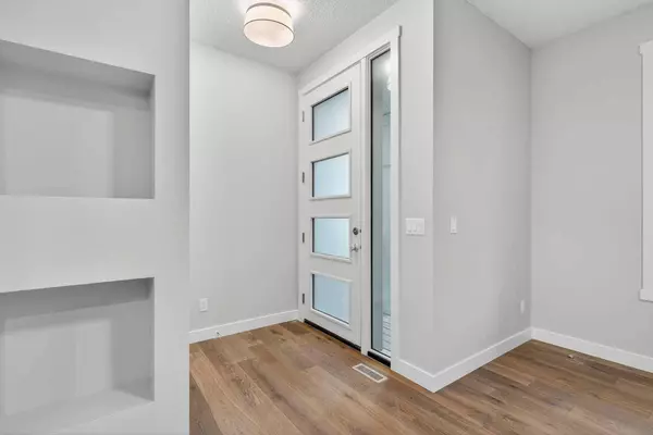 41 Southborough LN, Cochrane, AB T4C 2S6