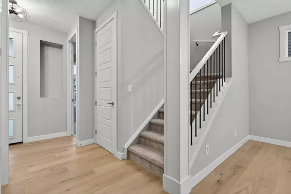 37 Southborough LN, Cochrane, AB T4C 2S6